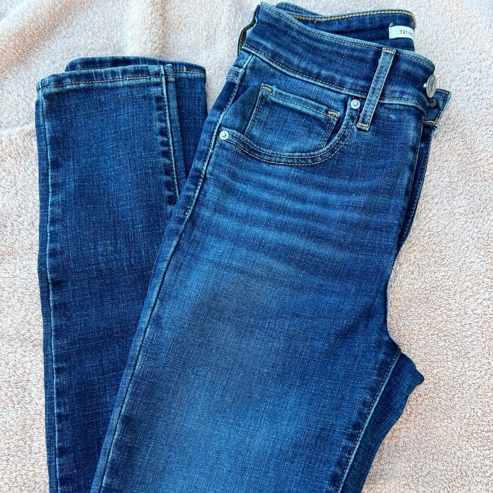 Levi’s 721 high rise skinny size 24